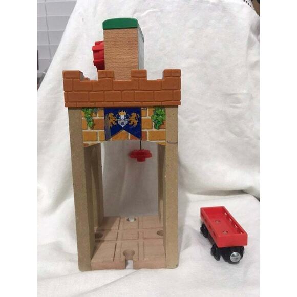 THOMAS & FRIENDS WOODEN RAILWAY CASTLE CRANE KING OF THE RAILWAY - Picture 4 of 10